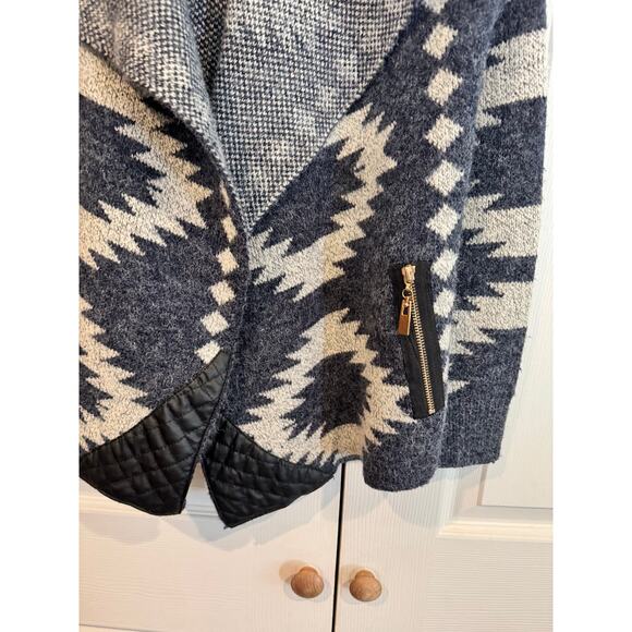 Garage Waterfall Tribal Open Front Cardigan Sweater – Size L - Picture 6 of 8